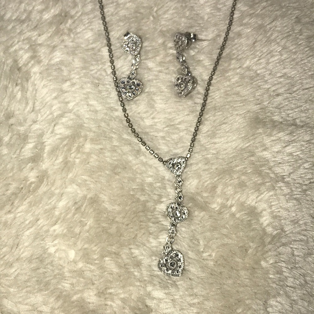 Necklace and earring set
